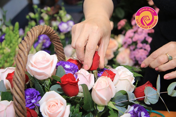 Yếu tố thuần Việt trong nghệ thuật cắm hoa sang - sành