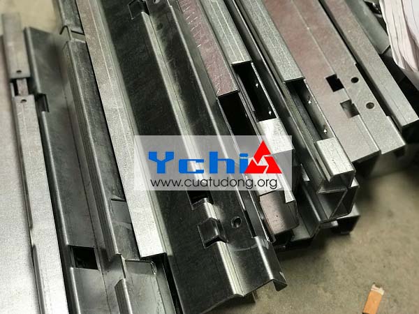 gia công ốp inox cho cửa thang máy