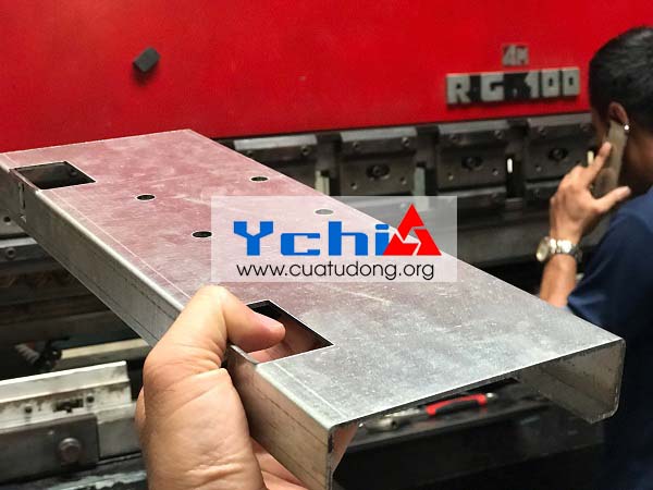 gia công ốp inox cho cửa thang máy