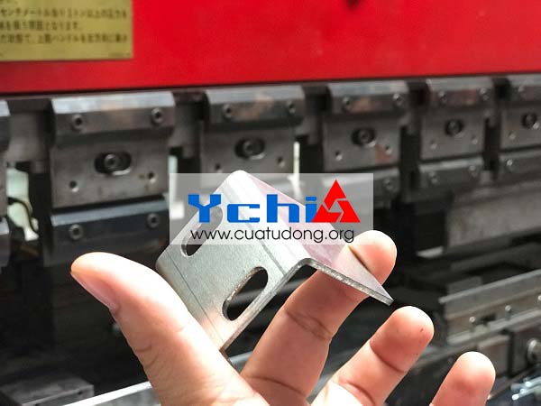 gia công ốp inox cho cửa thang máy