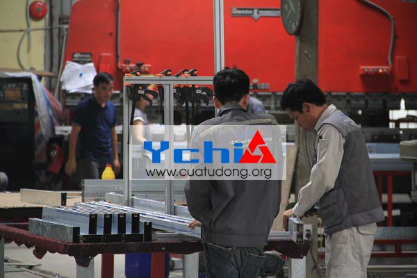 gia công ốp inox cho cửa thang máy