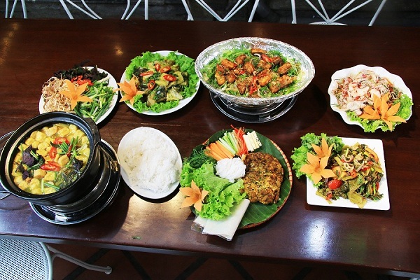 cung-ban-be-tranh-nong-tai-quan-an-gan-30-nam-gan-bo-voi-thu-do