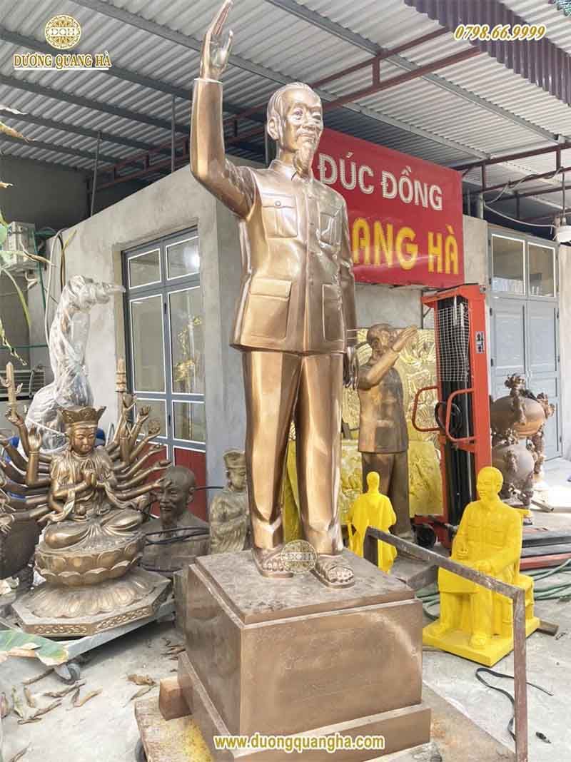 đúc tượng đài bằng đồng 