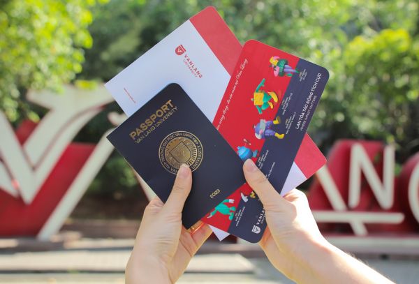 Combo giấy báo nhập học, vé máy bay và cuốn passport made in VLU. Ảnh: VLU