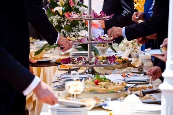 Tiệc truyền thống hay tiệc buffet là sự lựa chọn tối ưu cho ngày cưới?