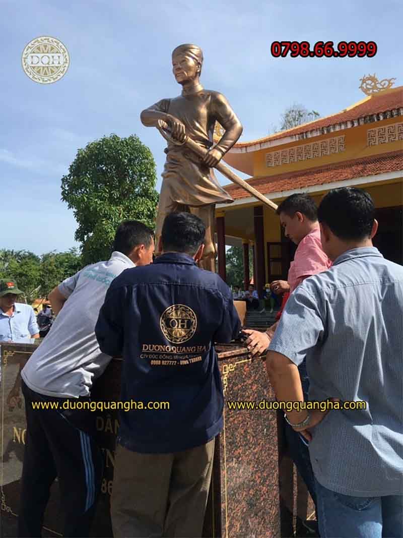 đúc tượng đài bằng đồng 