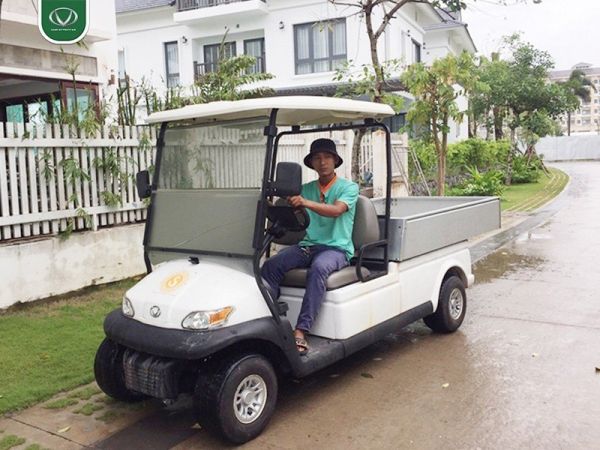 Sử dụng xe điện VNECAR A1S4+2H làm giải pháp vận chuyển hàng hóa