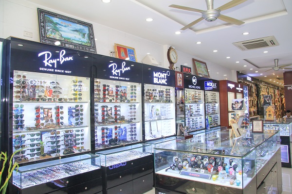 Lưu ngay địa chỉ mua kính mắt Luxottica tại Long Biên chính hãng