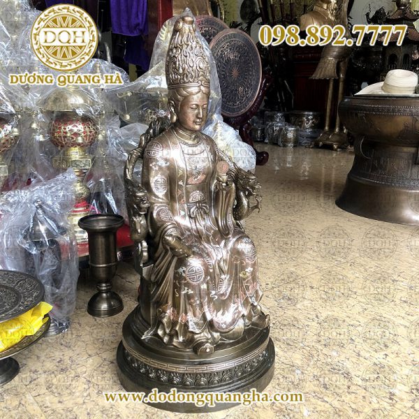 Khám phá chi tiết tượng đồng Mẫu Cửu trùng thiên của đồ đồng Dương Quang Hà