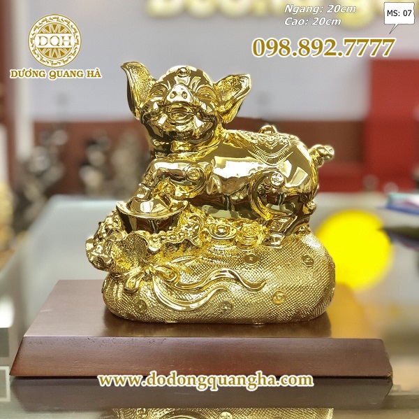 tượng heo bằng đồng mạ vàng