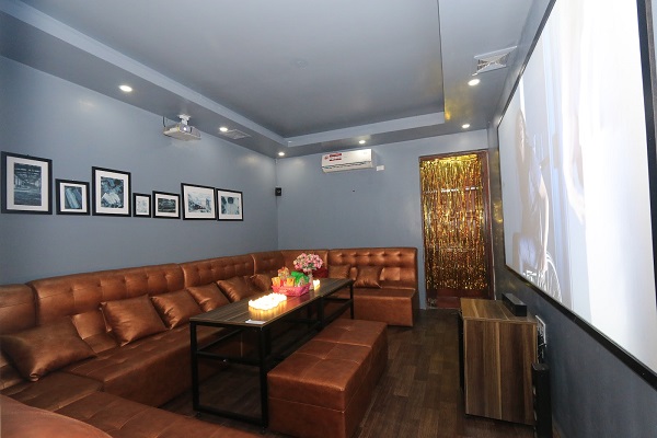 review-cafe-phim-chat-nhat-1