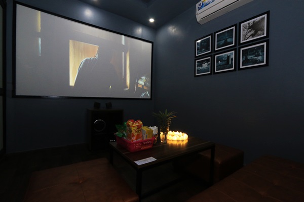 Erato 8 Trần Vỹ: Quán cafe phim chất lừ được giới trẻ săn đón