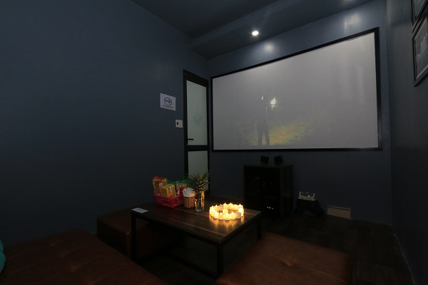 Erato 8 Trần Vỹ: Quán cafe phim chất lừ được giới trẻ săn đón
