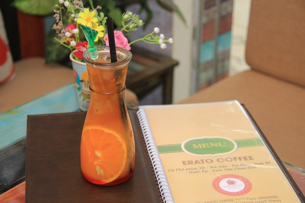 Erato 8 Trần Vỹ: Quán cafe phim chất lừ được giới trẻ săn đón