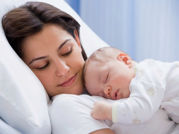 Phụ nữ sau sinh chăm sóc da như thế nào cho đúng cách?