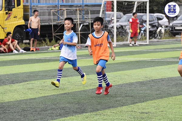 dạy bóng đá trẻ em