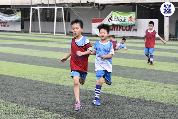 dạy bóng đá trẻ em
