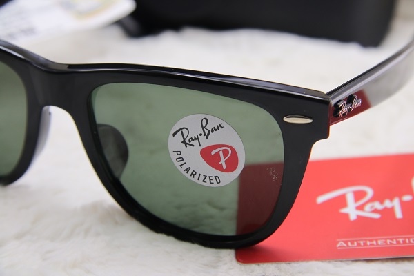 Độc đáo, sang trọng với kính mắt Rayban Wayfarer 2140