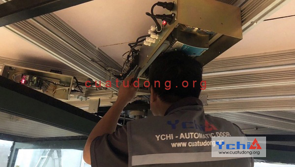 cửa tự động trượt cong