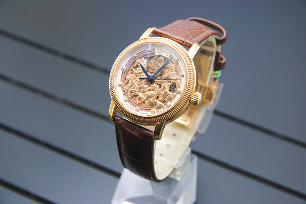 Yên tâm mua sắm đồng hồ Ogival tại cửa hàng chính hãng quận Long Biên