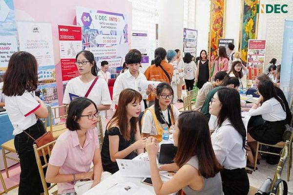 Sinh viên Việt Nam được ở lại và làm việc tại Anh 2 năm sau tốt nghiệp