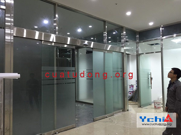 Hiện đại, sang trọng và tiện ích với cửa kính trượt tự động