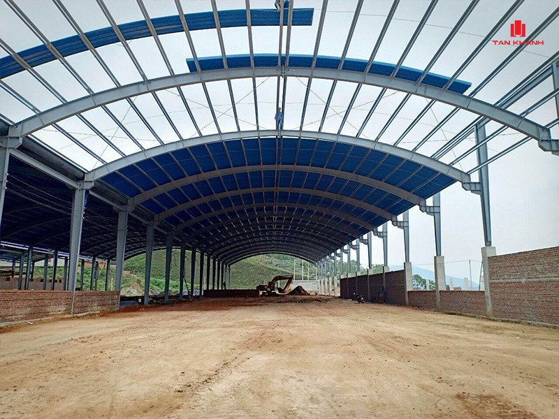 Nhà khung thép hộp: Đặc điểm kết cấu, ứng dụng và chi phí xây dựng