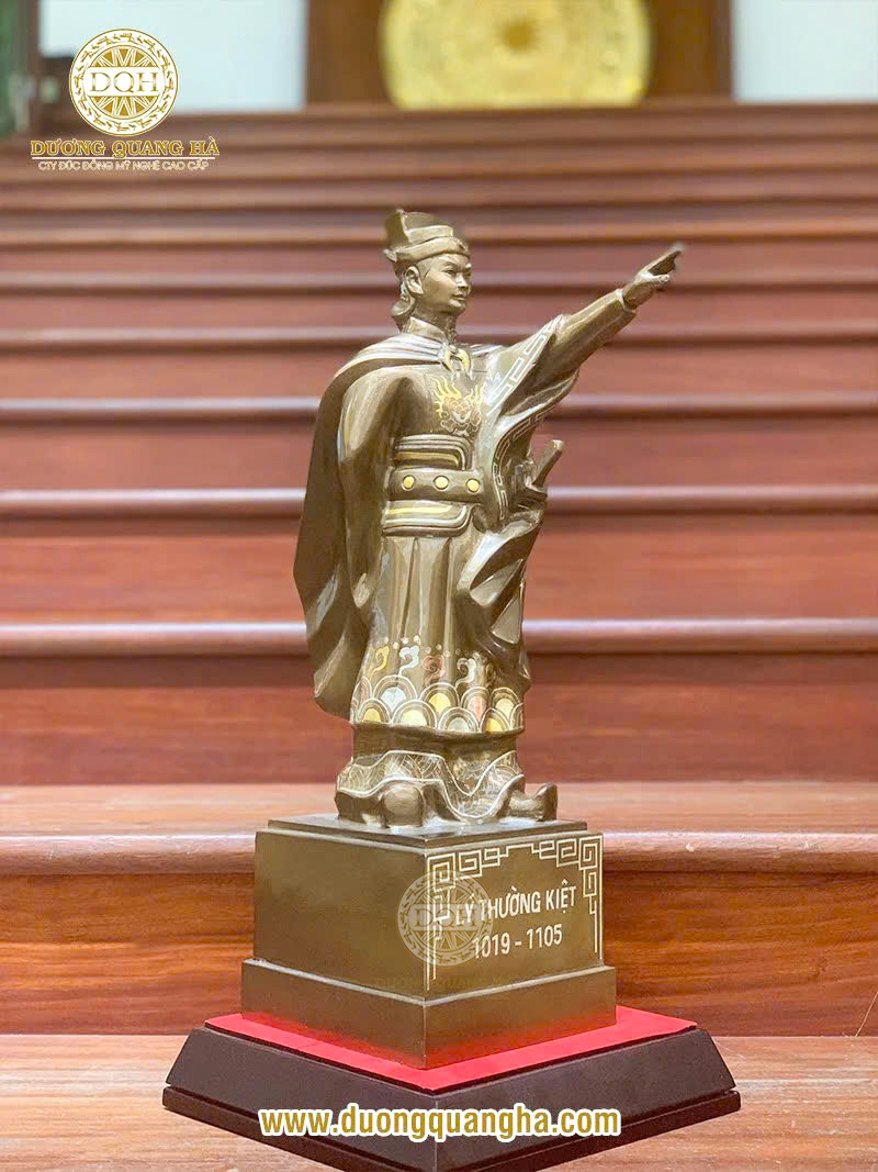 Tượng đài Lý Thường Kiệt 
