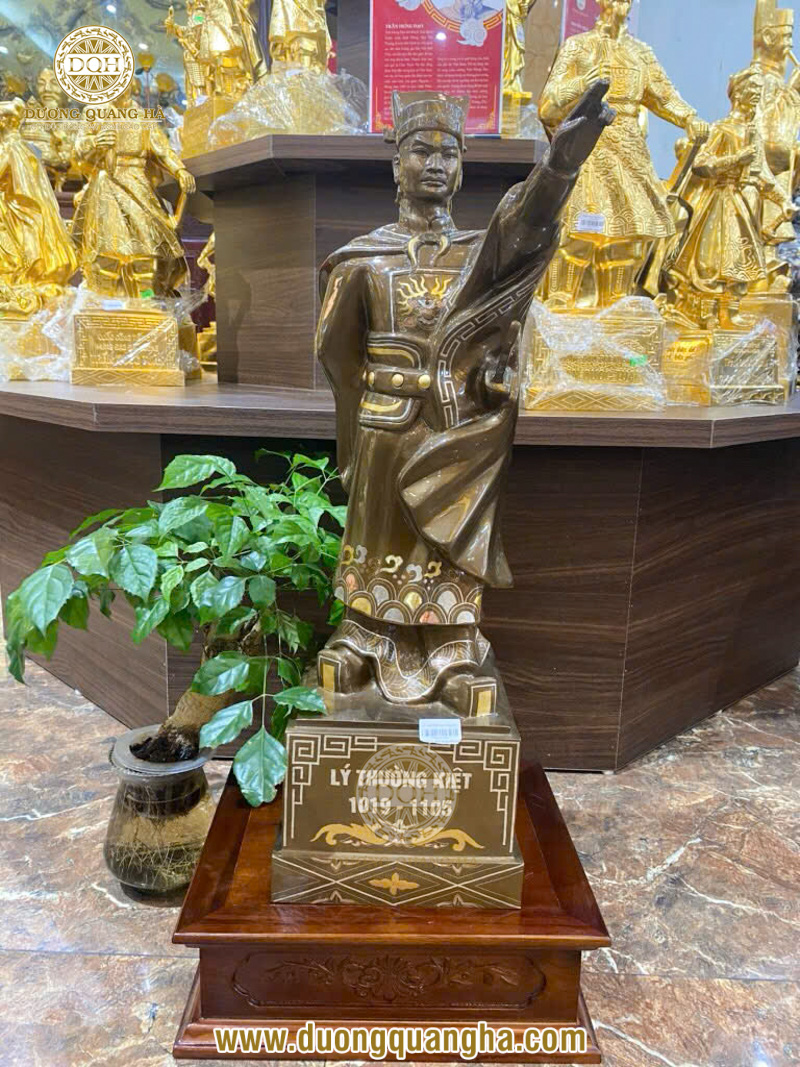 Tượng đài Lý Thường Kiệt 