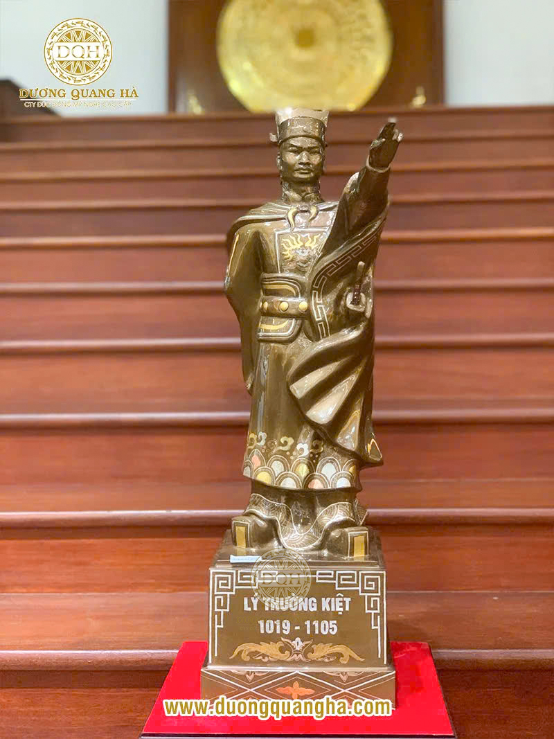 Tượng đài Lý Thường Kiệt 