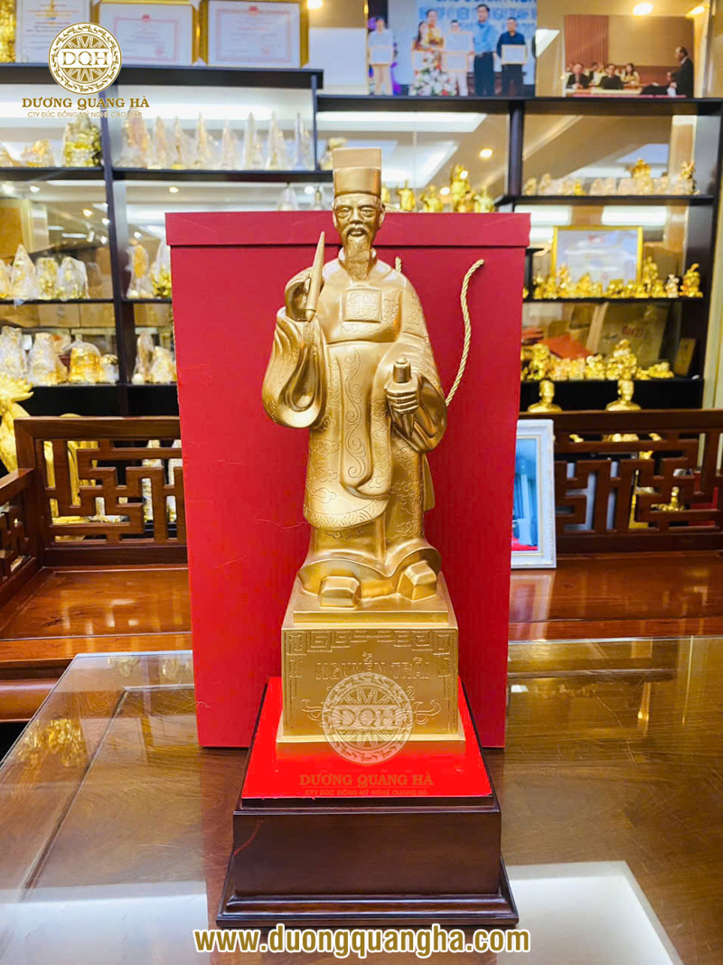 Tượng đài Nguyễn Trãi