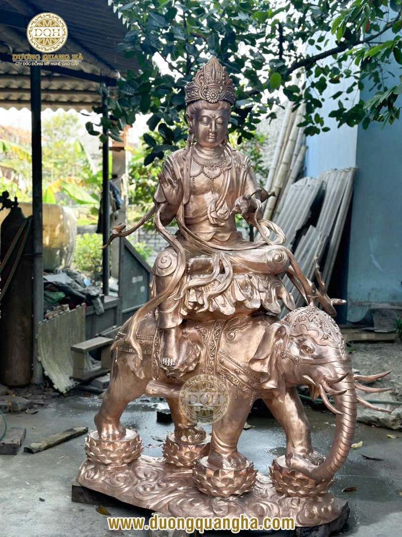 Tượng Phổ Hiền Bồ Tát mang ý nghĩa gì trong đời sống tâm linh?